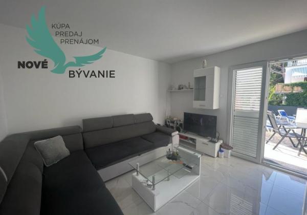 Dom s bazénom a garážou len 70m od mora v Chorvátsku na ostrove Vir - Prezida