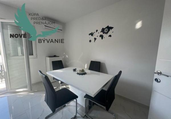 Dom s bazénom a garážou len 70m od mora v Chorvátsku na ostrove Vir - Prezida