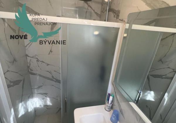 Dom s bazénom a garážou len 70m od mora v Chorvátsku na ostrove Vir - Prezida