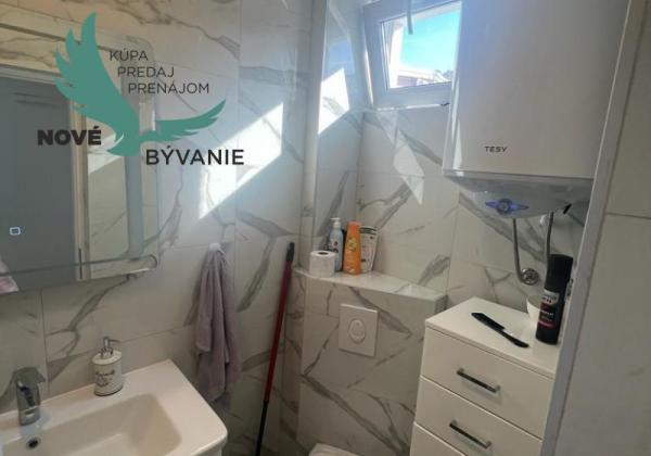 Dom s bazénom a garážou len 70m od mora v Chorvátsku na ostrove Vir - Prezida