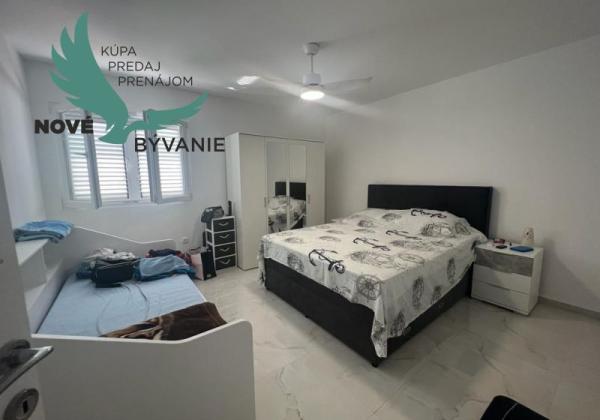 Dom s bazénom a garážou len 70m od mora v Chorvátsku na ostrove Vir - Prezida