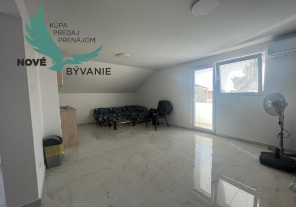 Dom s bazénom a garážou len 70m od mora v Chorvátsku na ostrove Vir - Prezida