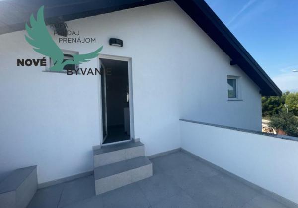 Dom s bazénom a garážou len 70m od mora v Chorvátsku na ostrove Vir - Prezida