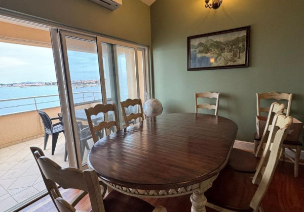 Exkluzívne apartmán v prvej rade od mora v Chorvátsku v Privlake