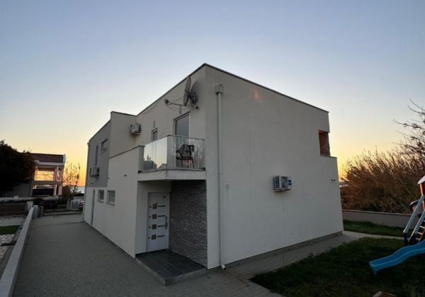 Chorvátsko - Exkluzívne novostavba domu len 30m od mora s výhľadom na more