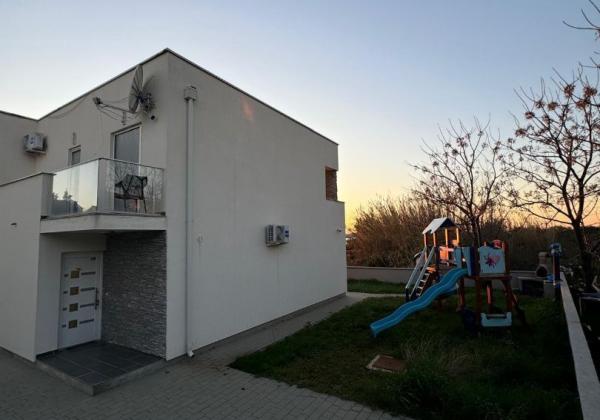 Chorvátsko - Exkluzívne novostavba domu len 30m od mora s výhľadom na more