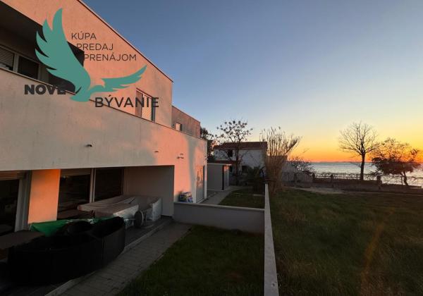 Chorvátsko - Exkluzívne novostavba domu len 30m od mora s výhľadom na more