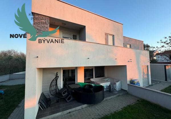 Chorvátsko - Exkluzívne novostavba domu len 30m od mora s výhľadom na more