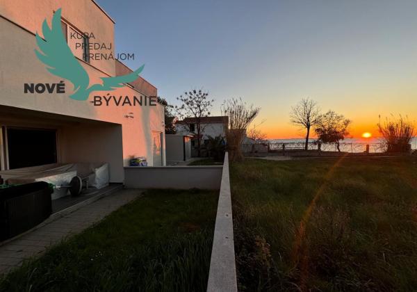 Chorvátsko - Exkluzívne novostavba domu len 30m od mora s výhľadom na more