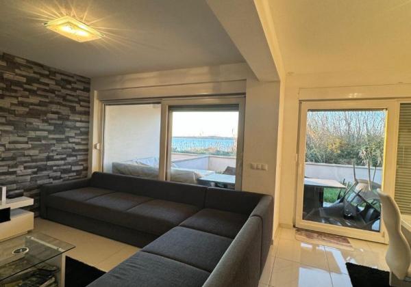 Chorvátsko - Exkluzívne novostavba domu len 30m od mora s výhľadom na more