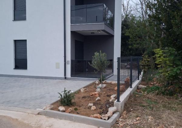 Novostavba apartmánu v centre ostrova Vir -Chorvátsko