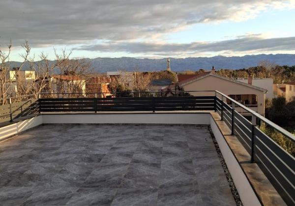 Novostavba apartmánu v centre ostrova Vir -Chorvátsko