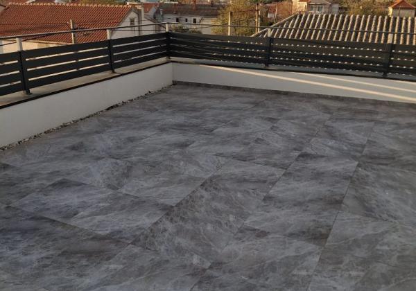 Novostavba apartmánu v centre ostrova Vir -Chorvátsko