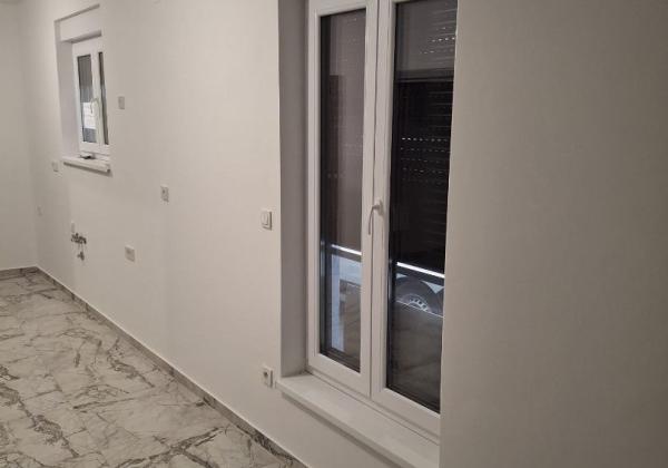 Novostavba apartmánu v centre ostrova Vir -Chorvátsko