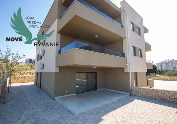 Na predaj novostavba apartmánu s výhľadom na more v Chorvátsku - Pag - Novalja