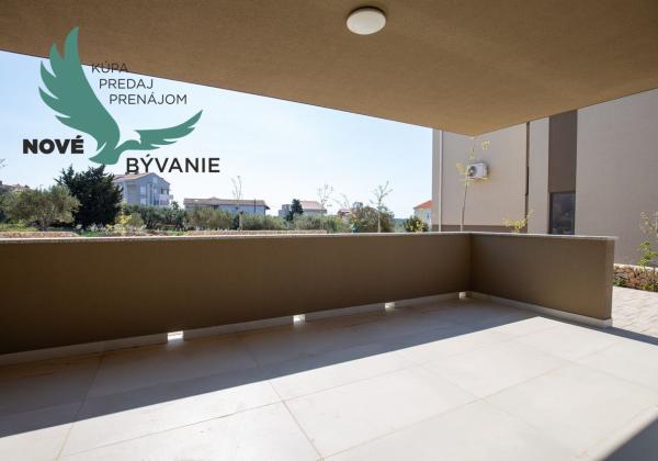 Na predaj novostavba apartmánu s výhľadom na more v Chorvátsku - Pag - Novalja