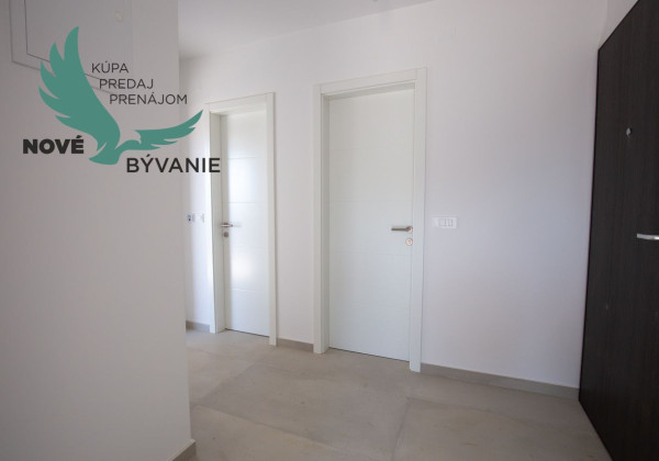 Novostavba apartmánu so záhradou blízko mora v Chorvátsku-Novalja-Pag