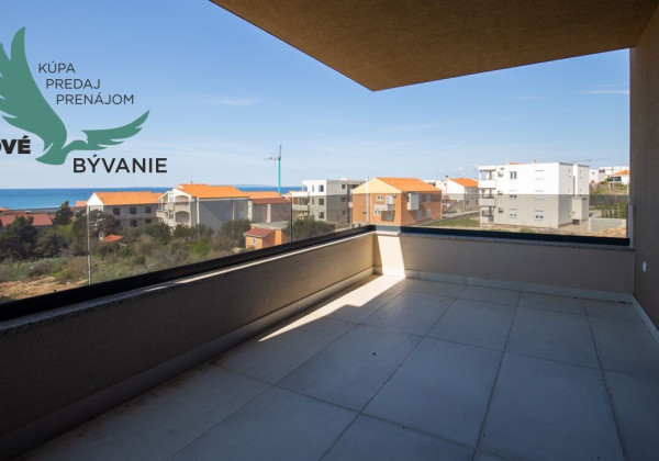 Novostavba apartmánu so záhradou blízko mora v Chorvátsku-Novalja-Pag