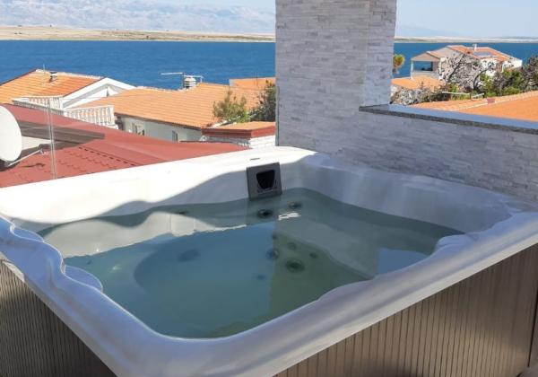 Chorvátsko - Exkluzívne na predaj luxusná vila 3x apartmán len 70 od mora