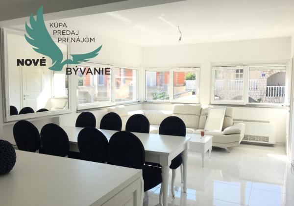 Chorvátsko - Exkluzívne na predaj luxusná vila 3x apartmán len 70 od mora