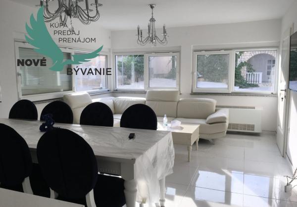 Chorvátsko - Exkluzívne na predaj luxusná vila 3x apartmán len 70 od mora