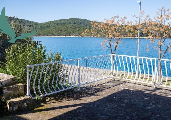 Exkluzívny dom v prvej rade s panoramatickým výhľadom na ostrove Murter v Chorvátsku