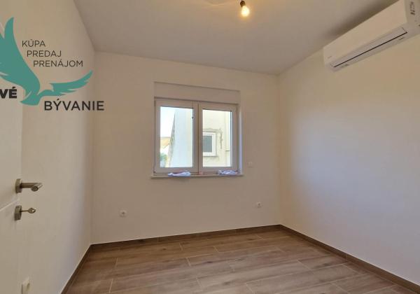 Chorvátsko: Novostavba apartmánu s výhľadom na more