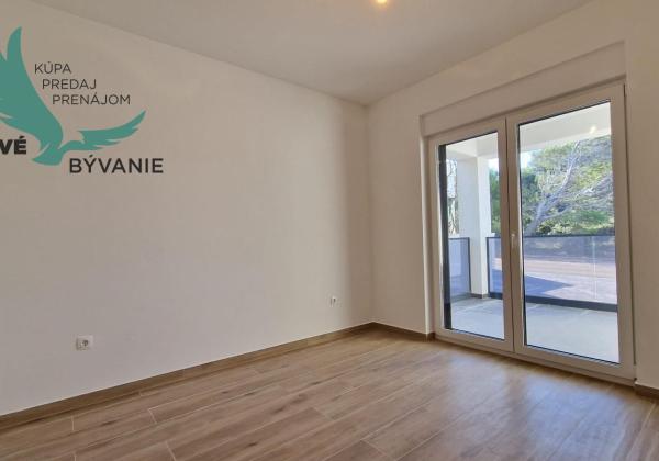 Chorvátsko: Novostavba apartmánu s výhľadom na more