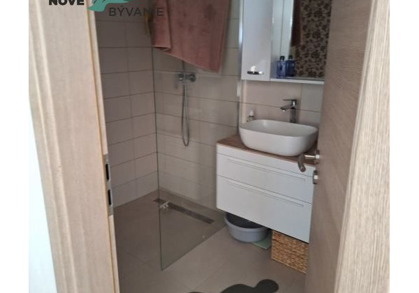 Exluzívne dom v prvej rade od mora s nerušeným výhľadom na more vo vyhľadávanej lokalite na ostrove Vir v Chorvátsku