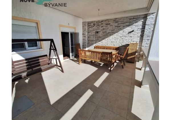 Exluzívne dom v prvej rade od mora s nerušeným výhľadom na more vo vyhľadávanej lokalite na ostrove Vir v Chorvátsku