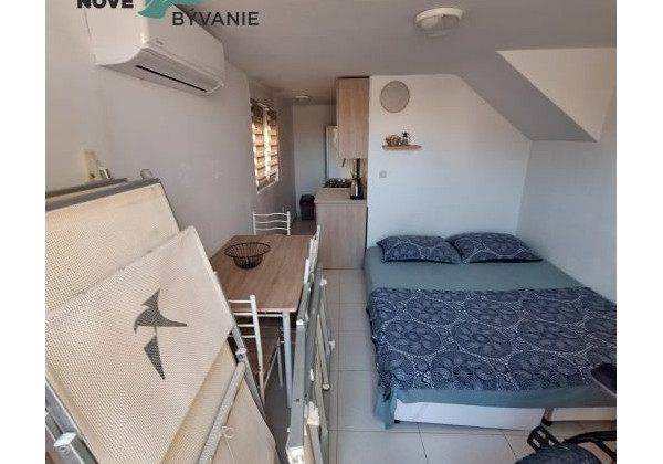 Exluzívne dom v prvej rade od mora s nerušeným výhľadom na more vo vyhľadávanej lokalite na ostrove Vir v Chorvátsku