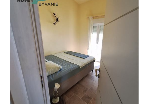 Exluzívne dom v prvej rade od mora s nerušeným výhľadom na more vo vyhľadávanej lokalite na ostrove Vir v Chorvátsku