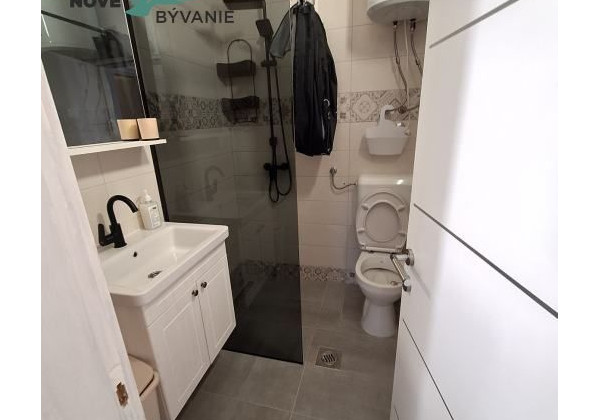 Exluzívne dom v prvej rade od mora s nerušeným výhľadom na more vo vyhľadávanej lokalite na ostrove Vir v Chorvátsku