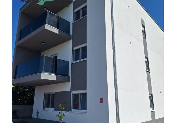 Vir: Moderný Apartmán s Výhľadom na More a Vlastným Parkovaním – Novostavba 2025!