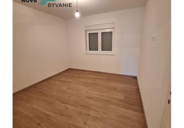 Vir: Moderný Apartmán s Výhľadom na More a Vlastným Parkovaním – Novostavba 2025!