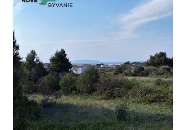 Vir: Moderný Apartmán s Výhľadom na More a Vlastným Parkovaním – Novostavba 2025!