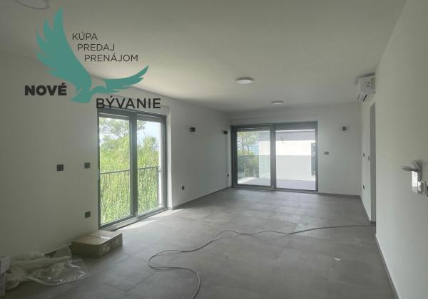 Apartmán s bazénom na strešnej terase a krásnym výhľadom na more len 60m od mora v Chorvátsku v Privlake