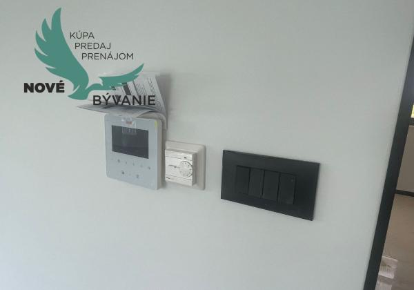 Apartmán s bazénom na strešnej terase a krásnym výhľadom na more len 60m od mora v Chorvátsku v Privlake