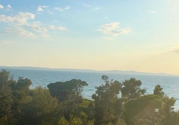 Apartmán s bazénom na strešnej terase a krásnym výhľadom na more len 60m od mora v Chorvátsku v Privlake