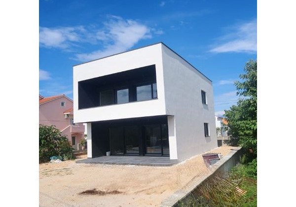 Novostavba domu s výhľadom na more a bazénom v Chorvátsku v Privlake