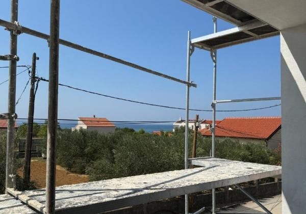 Novostavba domu s výhľadom na more a bazénom v Chorvátsku v Privlake