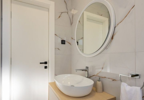 Na predaj luxusná vila s bazénom, výhľadom na more , kompletne zariadená - Zaton - Chorvátsko