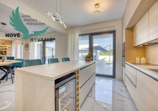 Na predaj luxusná vila s bazénom, výhľadom na more , kompletne zariadená - Zaton - Chorvátsko