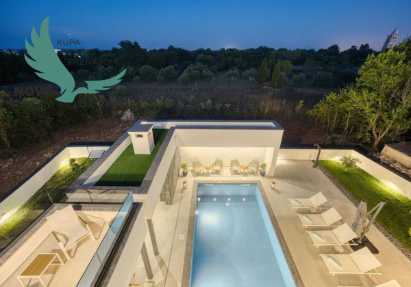 Na predaj luxusná vila s bazénom, výhľadom na more , kompletne zariadená - Zaton - Chorvátsko