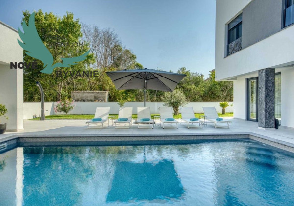 Na predaj luxusná vila s bazénom, výhľadom na more , kompletne zariadená - Zaton - Chorvátsko