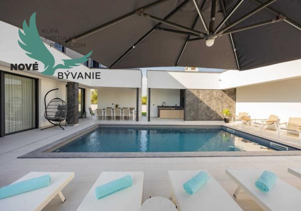 Na predaj luxusná vila s bazénom, výhľadom na more , kompletne zariadená - Zaton - Chorvátsko