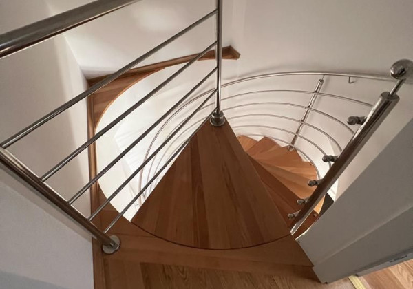 Chorvátsko- EXKLUZÍVNE Jedinečný Penhouse mezonet s výhľadom na more a súkromný chodník ku moru, ktoré je 50m