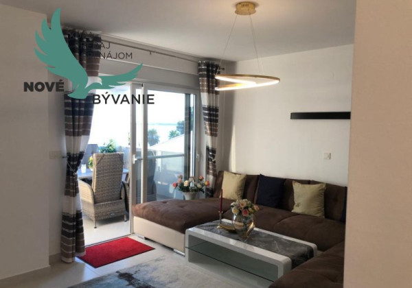 Na predaj apartmán so strešnou terasou len 80m od mora, výhľad na more Vir- Chorvátsko