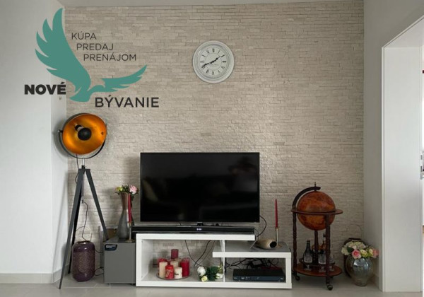 Na predaj apartmán so strešnou terasou len 80m od mora, výhľad na more Vir- Chorvátsko