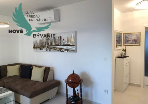 Na predaj apartmán so strešnou terasou len 80m od mora, výhľad na more Vir- Chorvátsko